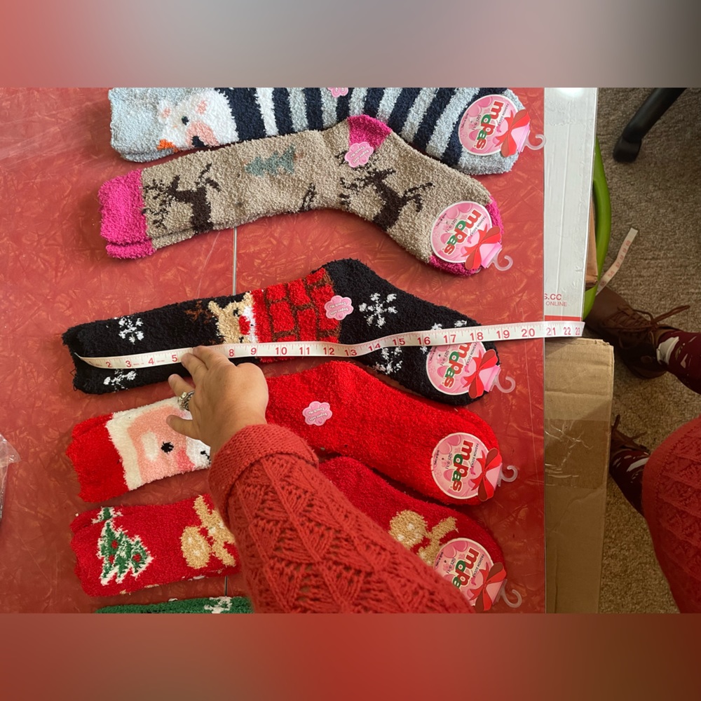 🎄❤️💚🧑‍🎄🐧NWT LONG MOPAS FUZZY COMFY SOCKS - Picture 8 of 16